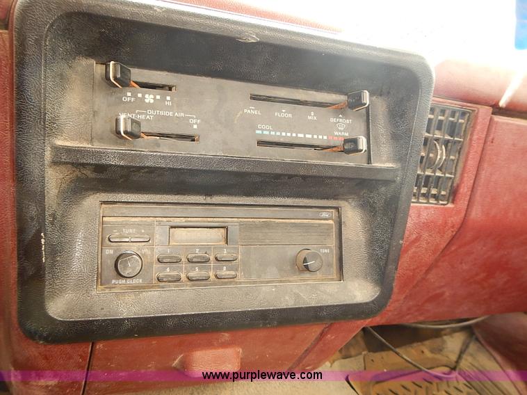 image for item I5464 1987 Ford F250 utility truck