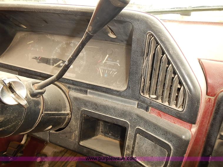 image for item I5464 1987 Ford F250 utility truck