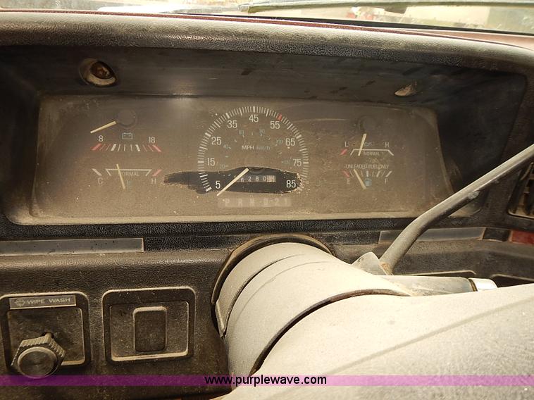 image for item I5464 1987 Ford F250 utility truck