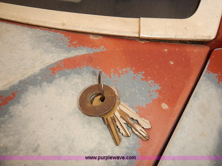 image for item I5464 1987 Ford F250 utility truck