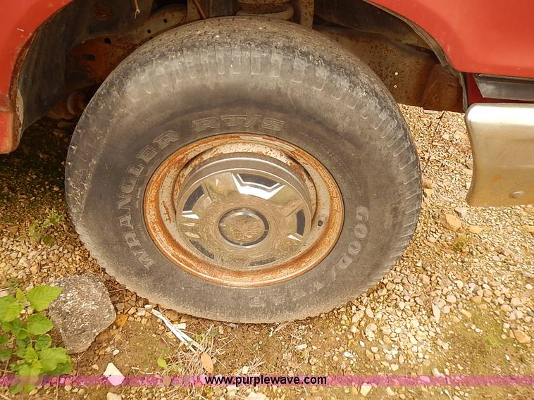 image for item I5464 1987 Ford F250 utility truck