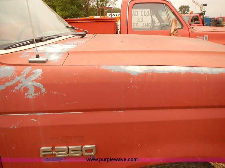 image for item I5464 1987 Ford F250 utility truck