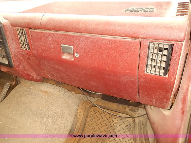 image for item I5464 1987 Ford F250 utility truck