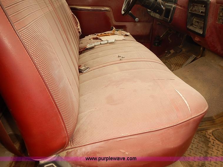 image for item I5464 1987 Ford F250 utility truck