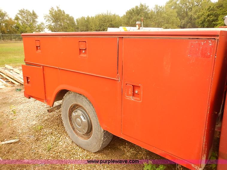 image for item I5464 1987 Ford F250 utility truck