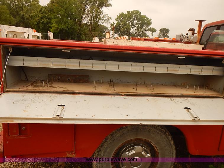 image for item I5464 1987 Ford F250 utility truck