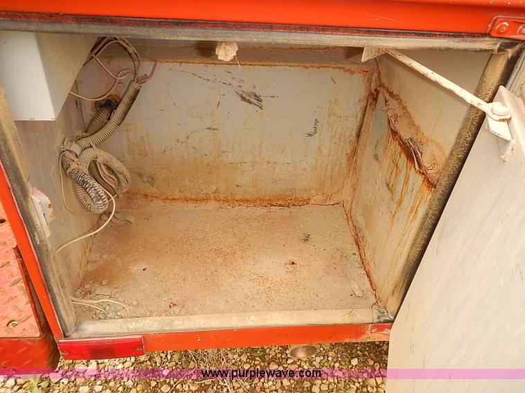 image for item I5464 1987 Ford F250 utility truck