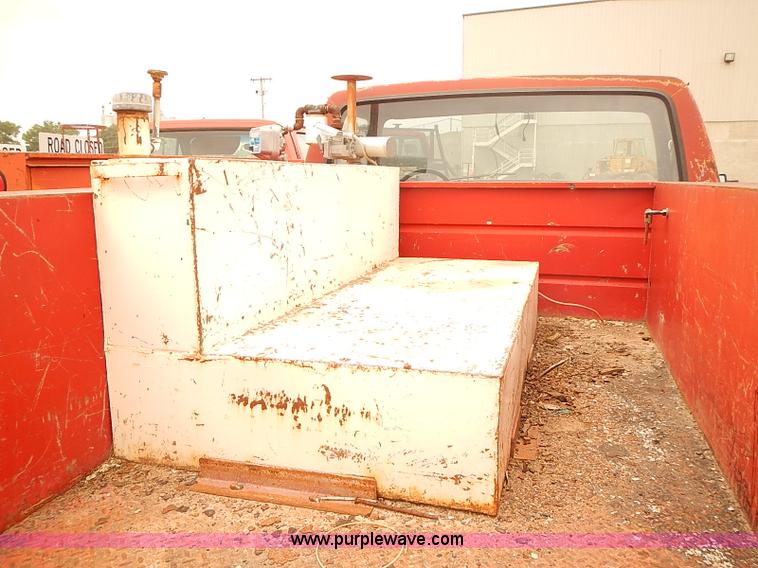 image for item I5464 1987 Ford F250 utility truck