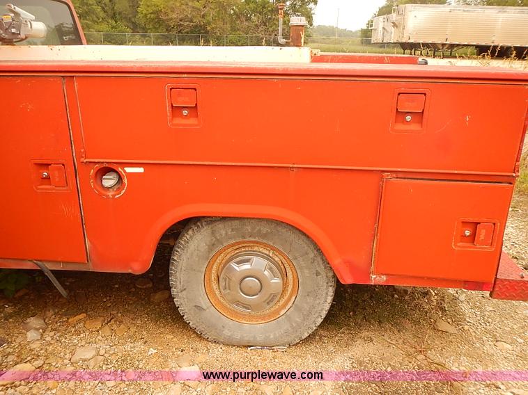 image for item I5464 1987 Ford F250 utility truck