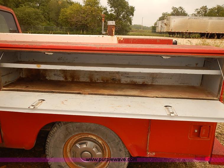 image for item I5464 1987 Ford F250 utility truck