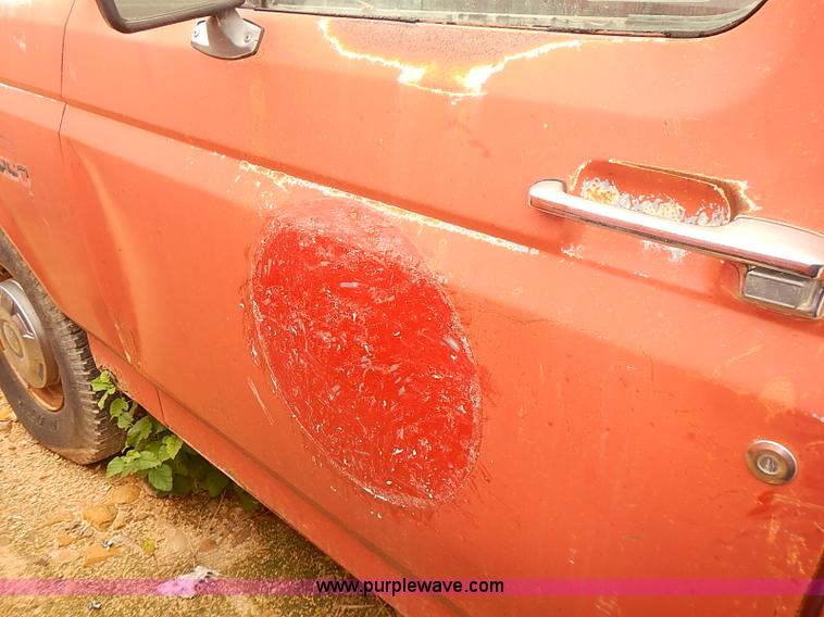 image for item I5464 1987 Ford F250 utility truck