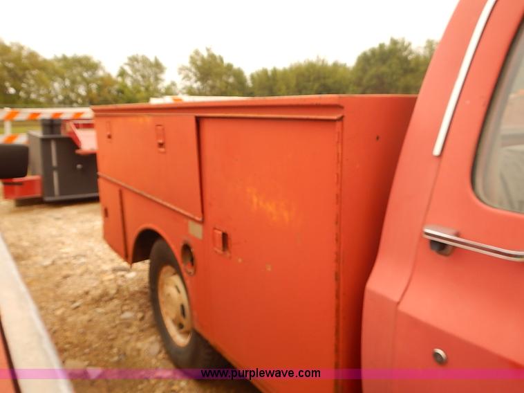 image for item I5465 1979 GMC Sierra 25 utility truck