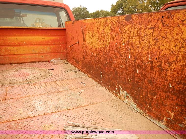 image for item I5465 1979 GMC Sierra 25 utility truck