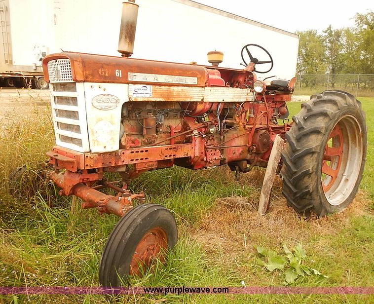 image for item I5466 1959 Farmall 560 tractor