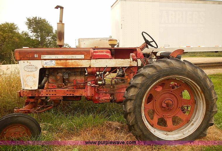 image for item I5466 1959 Farmall 560 tractor