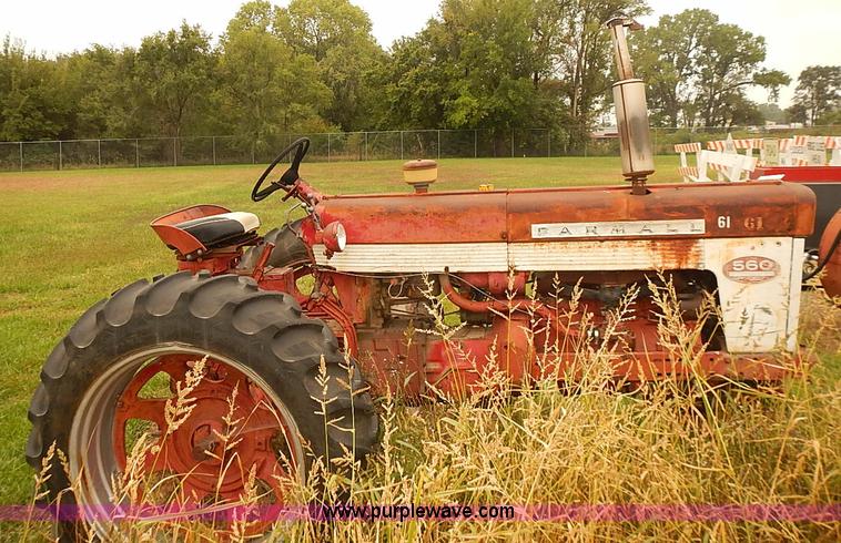 image for item I5466 1959 Farmall 560 tractor