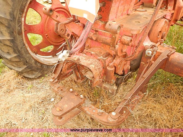 image for item I5466 1959 Farmall 560 tractor