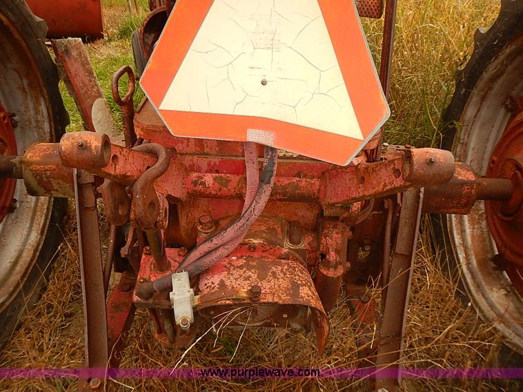 image for item I5466 1959 Farmall 560 tractor