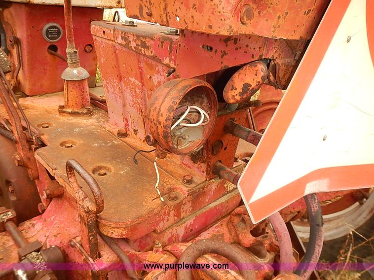 image for item I5466 1959 Farmall 560 tractor