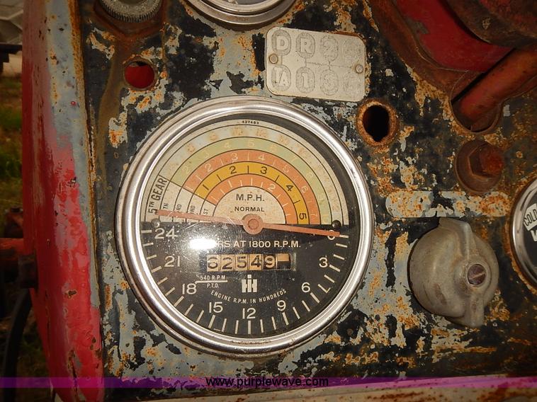 image for item I5466 1959 Farmall 560 tractor