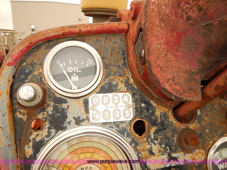 image for item I5466 1959 Farmall 560 tractor