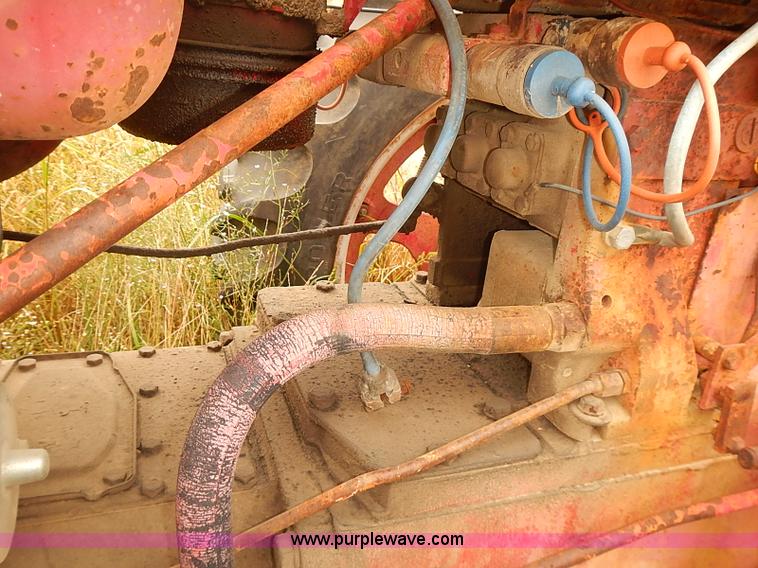 image for item I5466 1959 Farmall 560 tractor