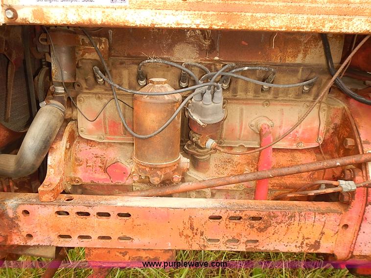 image for item I5466 1959 Farmall 560 tractor