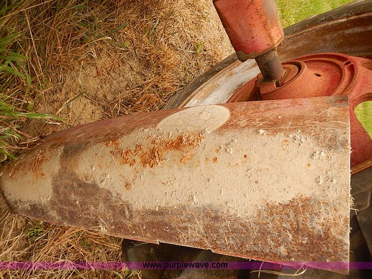 image for item I5466 1959 Farmall 560 tractor