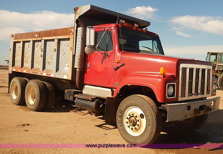 image for item I5473 2000 International 2554 dump truck