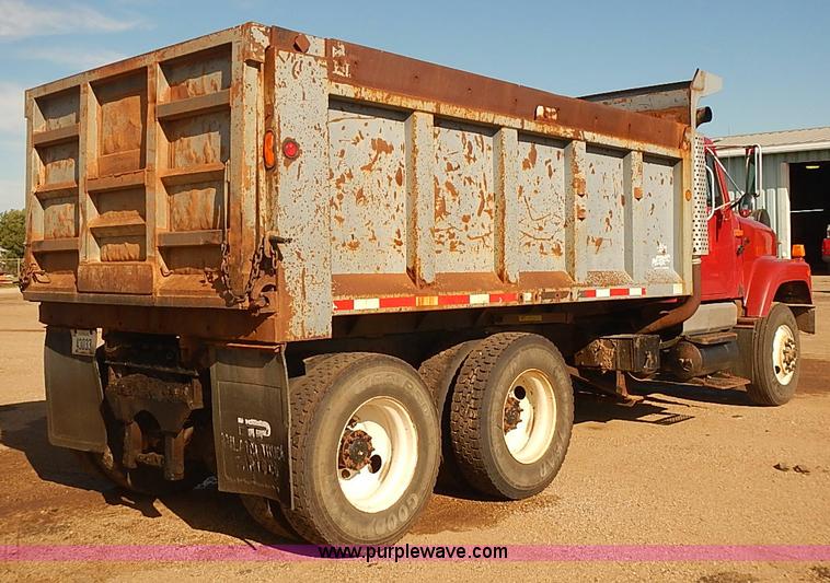 image for item I5473 2000 International 2554 dump truck