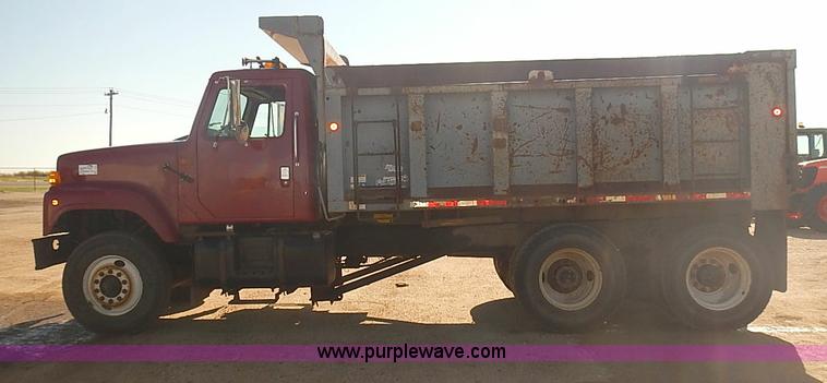 image for item I5473 2000 International 2554 dump truck
