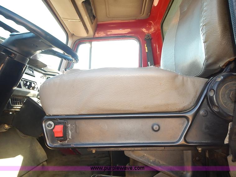 image for item I5473 2000 International 2554 dump truck