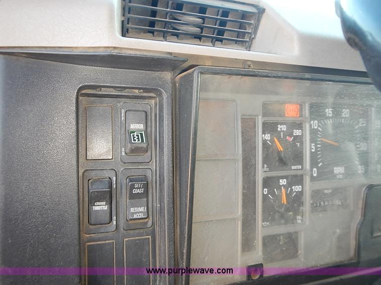 image for item I5473 2000 International 2554 dump truck