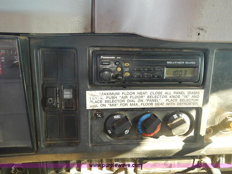 image for item I5473 2000 International 2554 dump truck