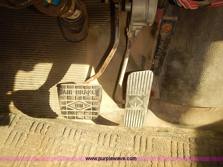 image for item I5473 2000 International 2554 dump truck