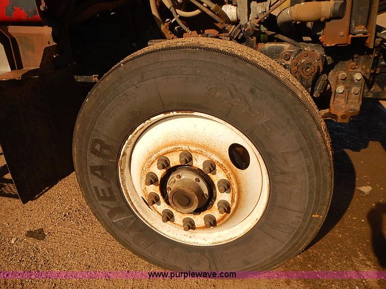 image for item I5473 2000 International 2554 dump truck