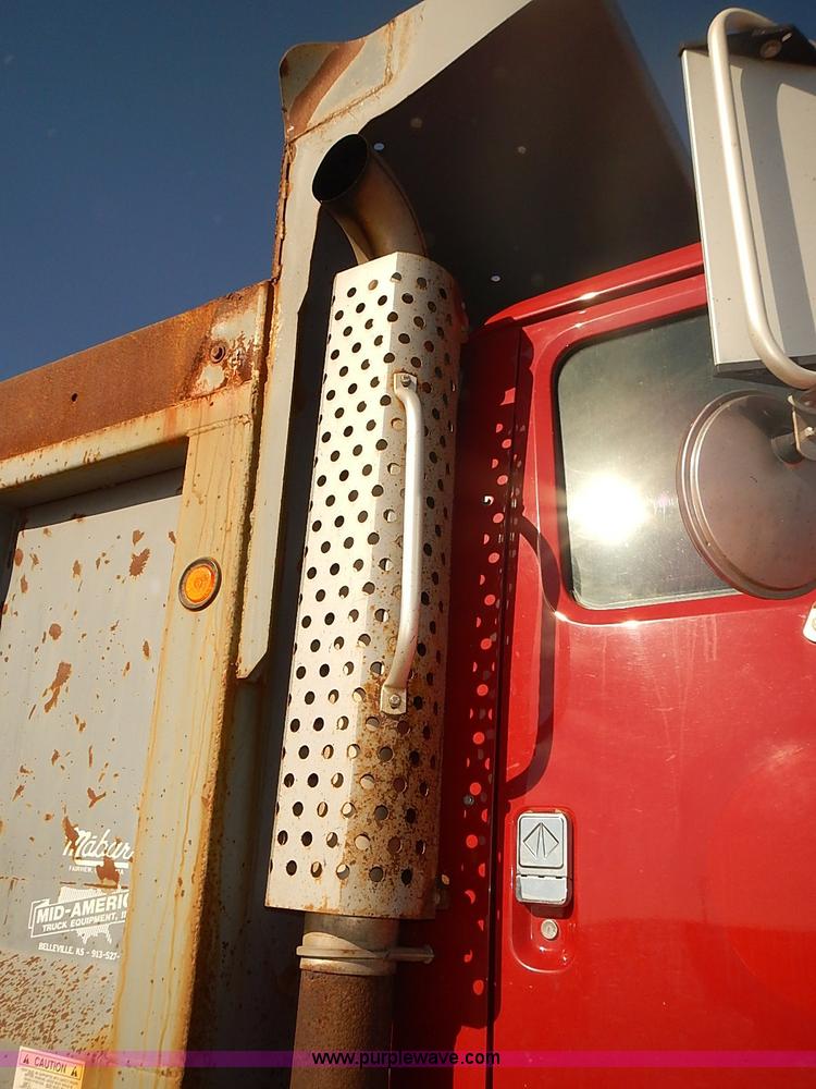 image for item I5473 2000 International 2554 dump truck