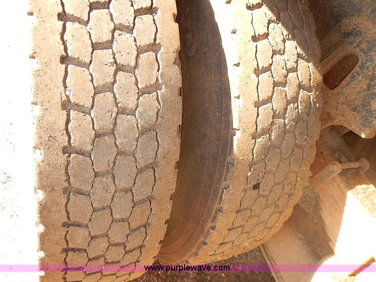 image for item I5473 2000 International 2554 dump truck