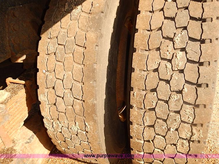 image for item I5473 2000 International 2554 dump truck