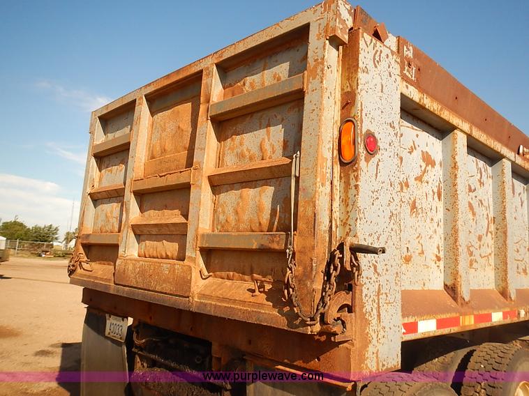 image for item I5473 2000 International 2554 dump truck