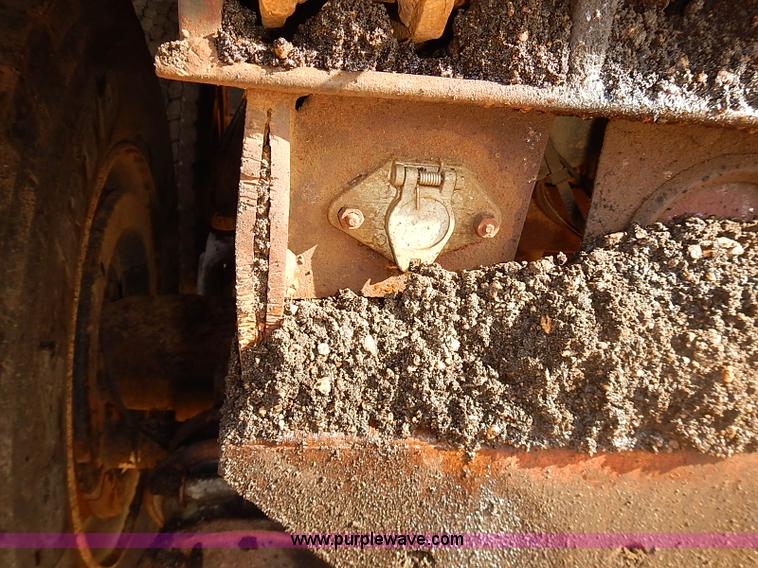 image for item I5473 2000 International 2554 dump truck