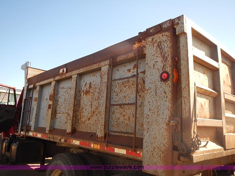 image for item I5473 2000 International 2554 dump truck