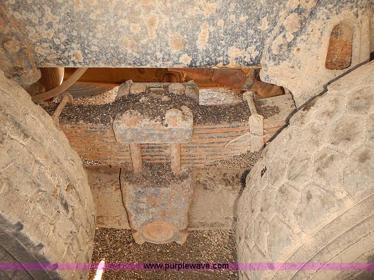 image for item I5473 2000 International 2554 dump truck