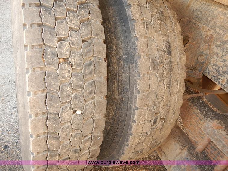 image for item I5473 2000 International 2554 dump truck