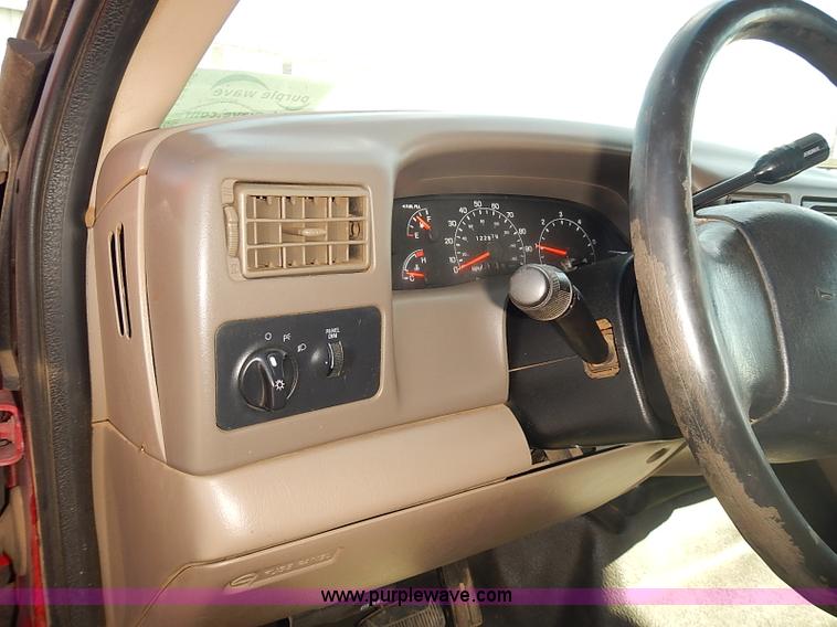 image for item I5483 2000 Ford F250 Super Duty XL pickup truck