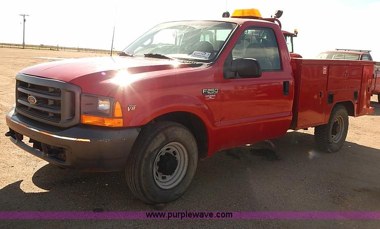 image for item I5486 2000 Ford F250 XLT Super Duty utility truck
