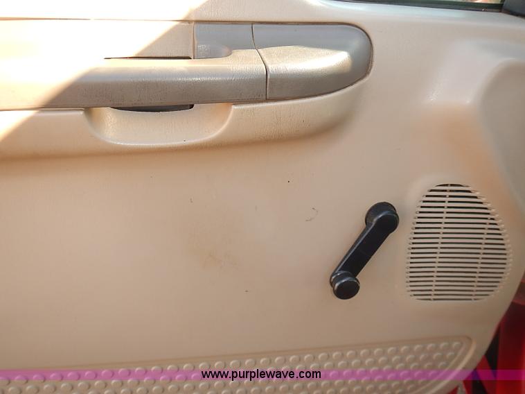 image for item I5486 2000 Ford F250 XLT Super Duty utility truck