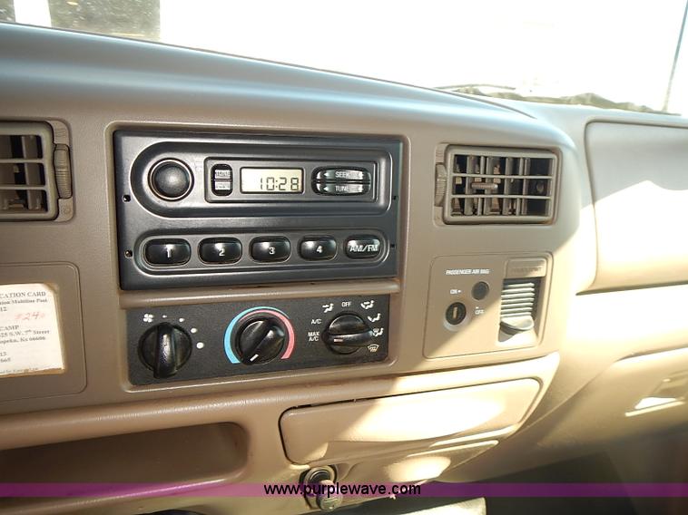 image for item I5486 2000 Ford F250 XLT Super Duty utility truck