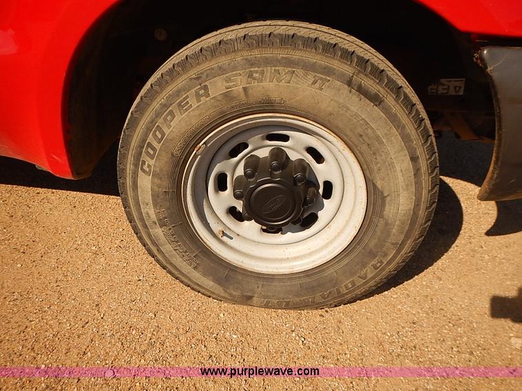 image for item I5486 2000 Ford F250 XLT Super Duty utility truck