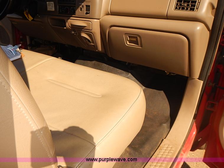 image for item I5486 2000 Ford F250 XLT Super Duty utility truck